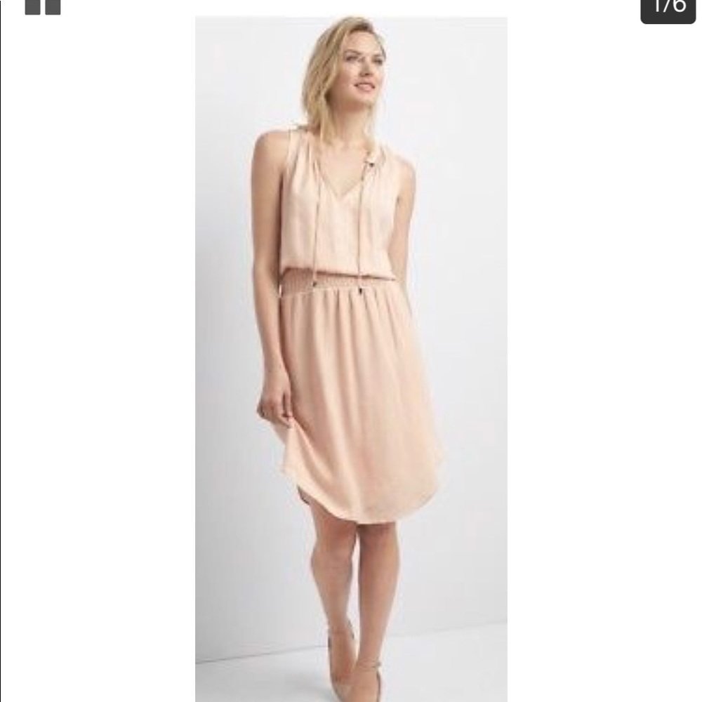 2 Gap smocked sleeveless keyhole dress.